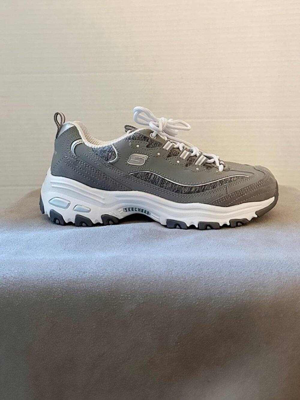 Sketchers D'Lites - New Legacy Size 5 – wide, Gray